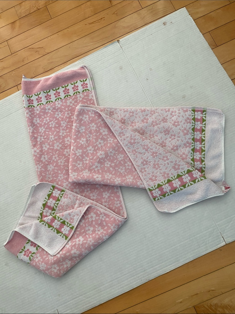 Vintage Euro MCM Pink/White/Green Floral Cotton Hand Towels in Cotton 31.5”x 18”